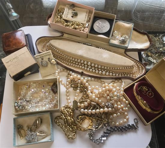 Pearls & qty mixed costume jewellery